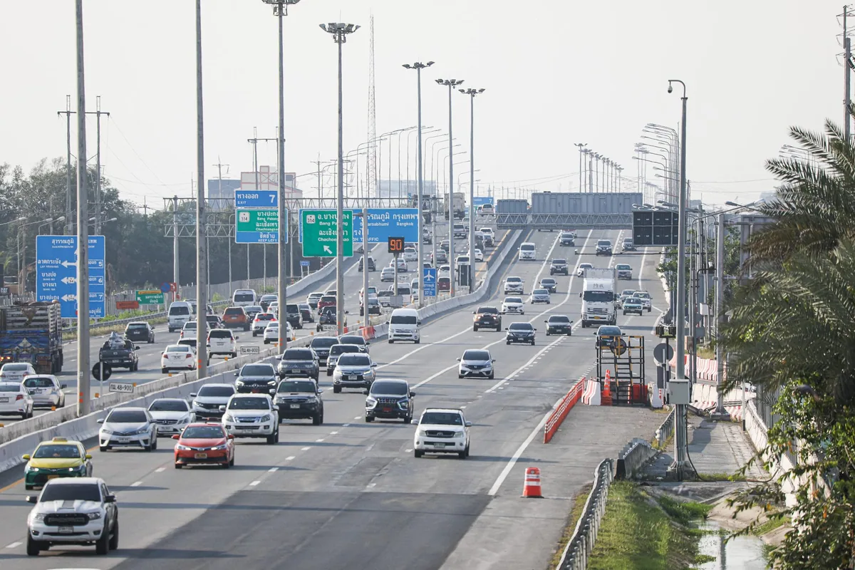 Cars driving on the left across the Bang Pakong River bridge on Motorway 7 east of Bangkok